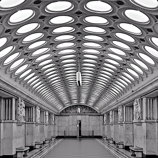 Illustration for article titled Russian Underground Stations Look Even More Stunning In Black and White